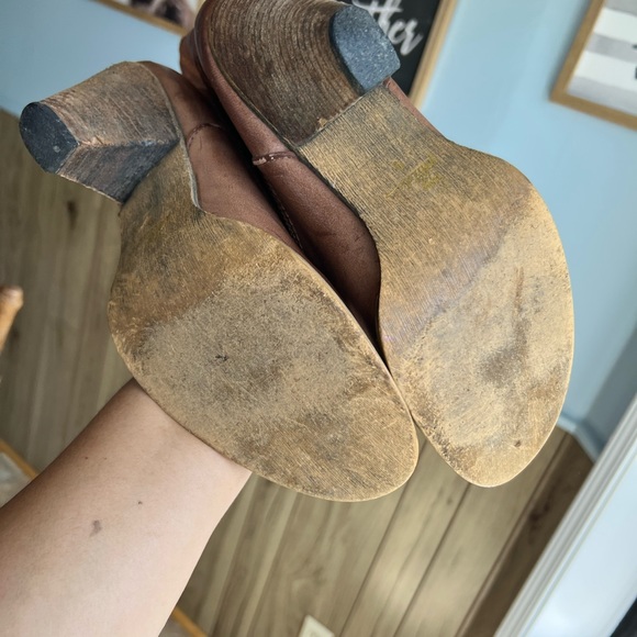 Very Volatile Boots - Picture 4 of 10